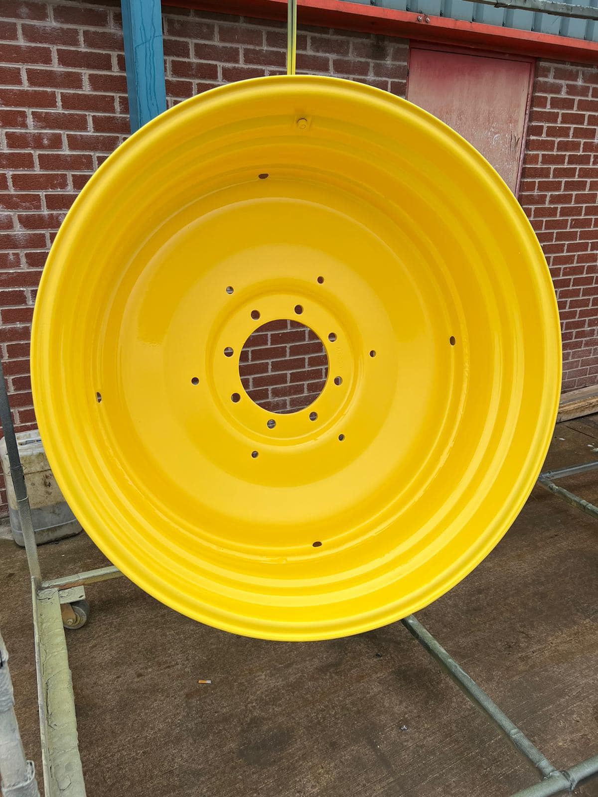 ral 1018 zinc yellow powder coating on a rim